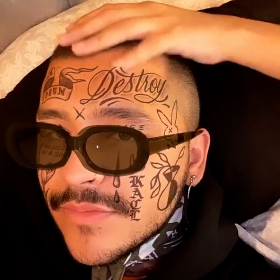 Christian Nodal Mostr Su Rostro tatuado E Hizo Enfurecer A Su Mam