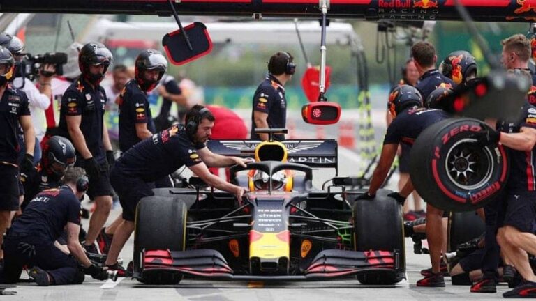 F1 Pit Crew Salary How Much Do Members Of A Formula 1 Team Pit Crew 