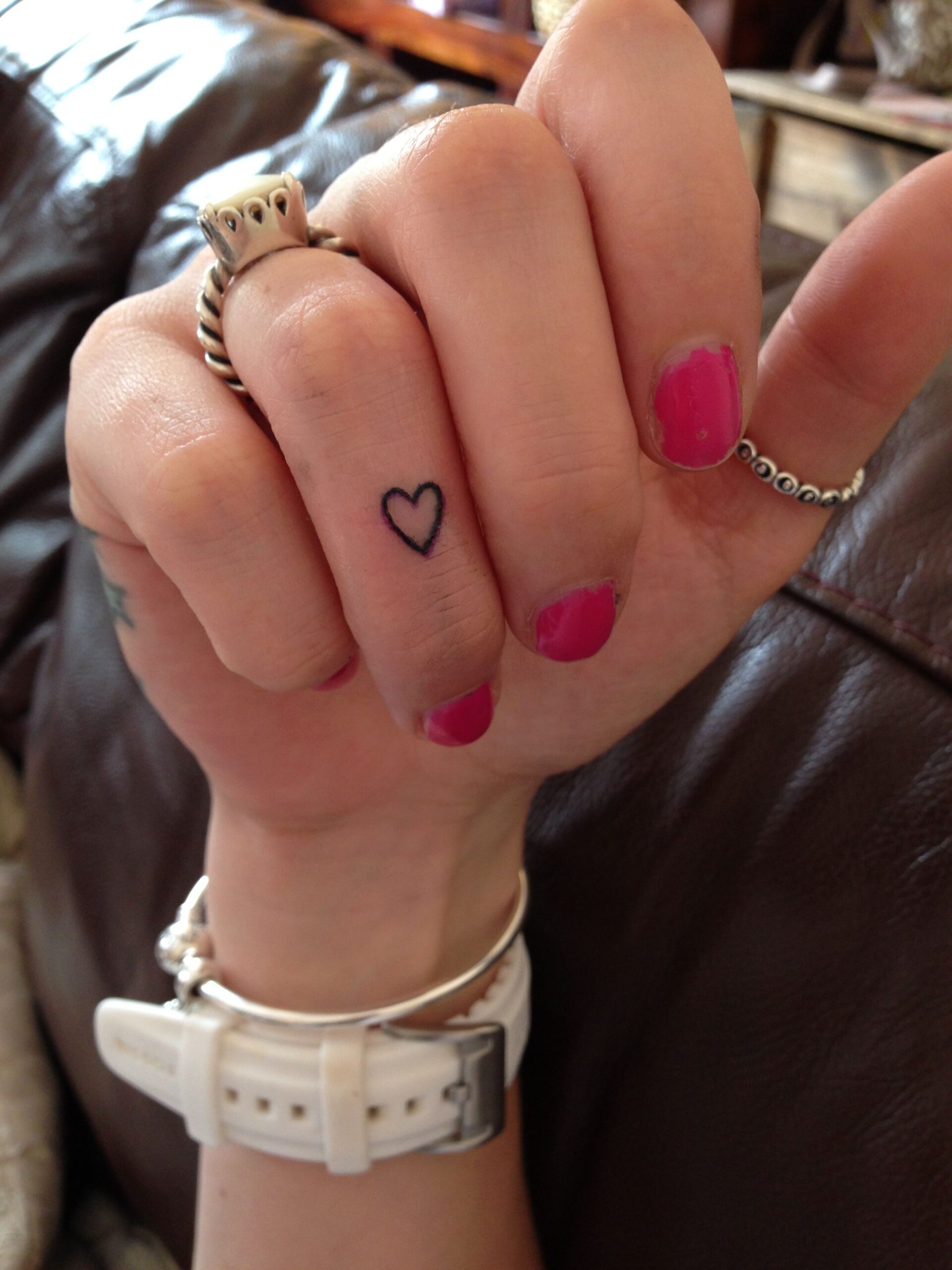 Heart Finger Tattoo I Like This Placement It Won t Distract From The