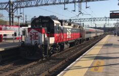 Shore Line East HD 60fps EMD GP40 2H 6697 Shoves Train 3604 Out Of New